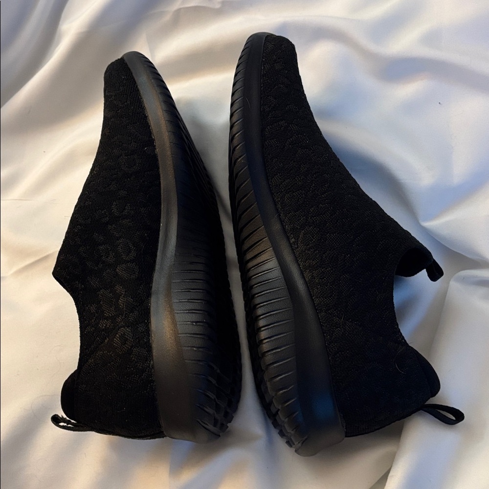Skechers Black Air-Cooled Memory Foam Footwear - Picture 3 of 7